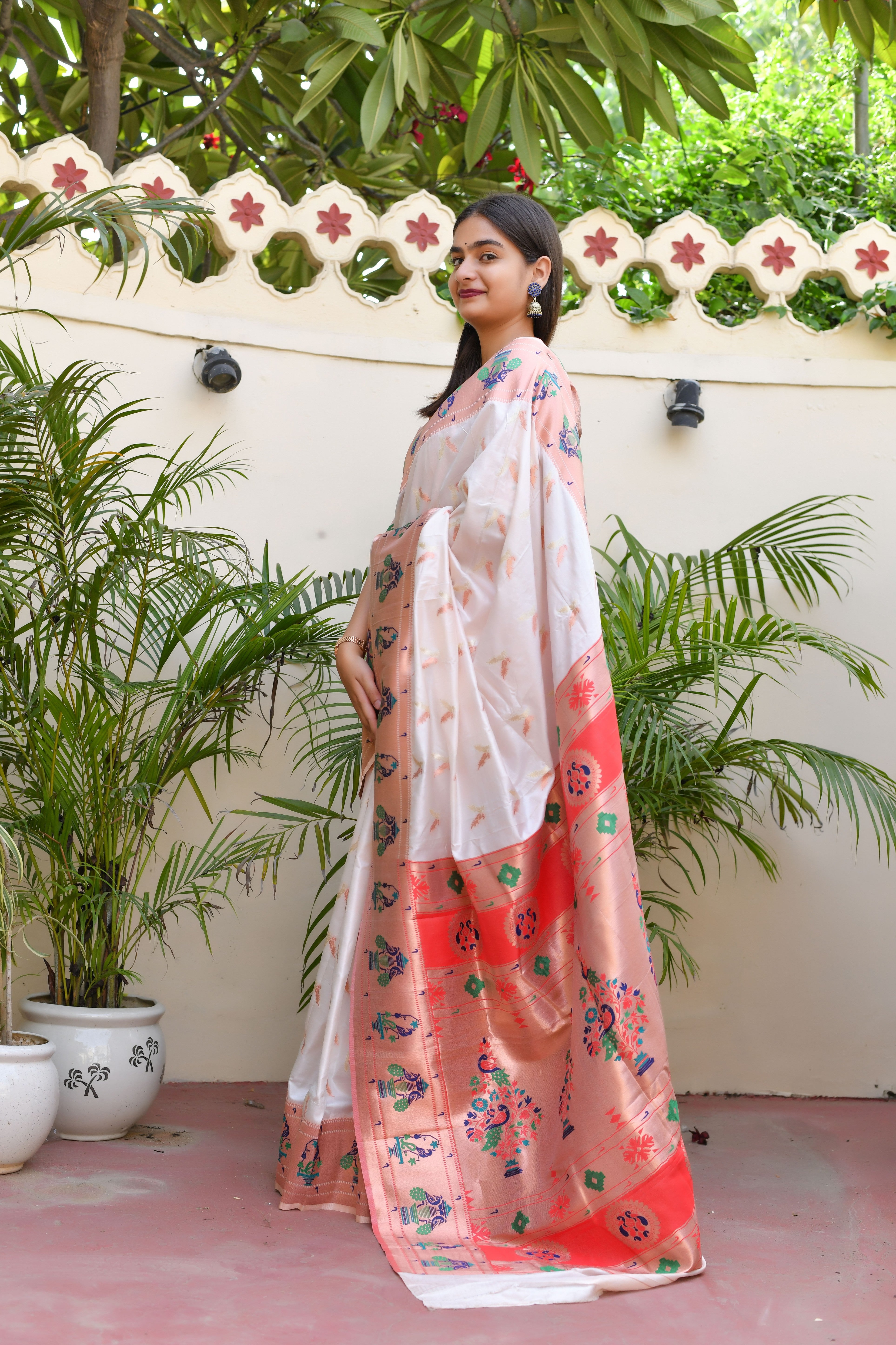 Kavvya White Soft & Lightweight Mulberry Silk Weaving Paithani Saree - KAVVYA 