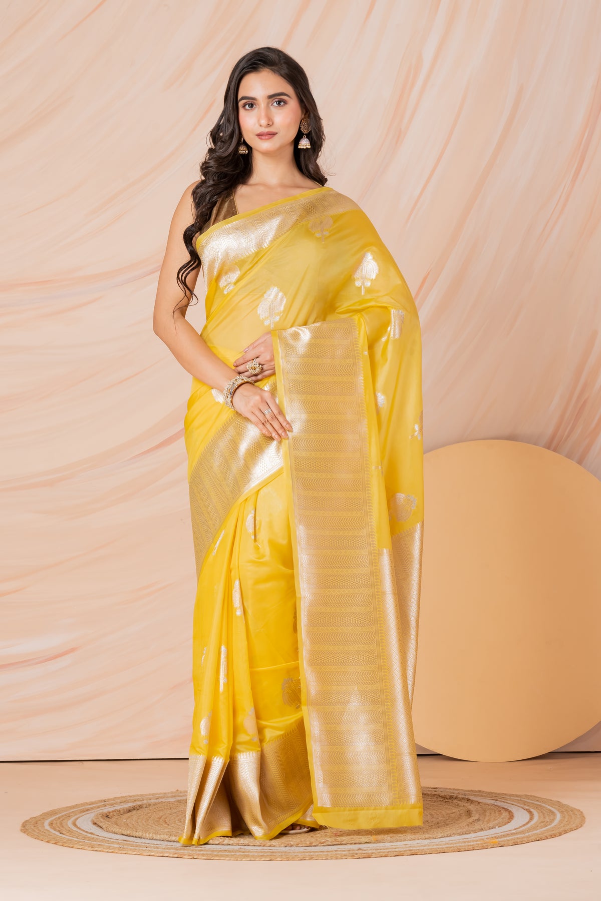 KAVVYA SOFT & LIGHT WEIGHT YELLOW SILK SAREE WITH BEAUTIFUL PALM TREE MOTIFS ON THE SAREE WITH SMALL TEMPLE BORDER