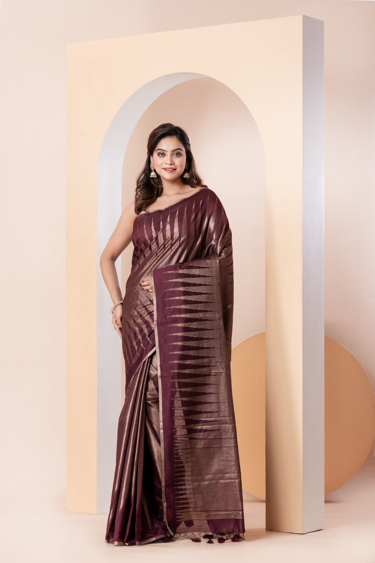 KAVVYA SOFT & LIGHT WEIGHT WINE HANDLOOM SILK GOLDEN ZARI WEAVING SAREE IN TUSSAR FABRIC WITH BEAUTIFUL GEOMETRIC DESIGN ALLOVER THE SAREE COMES WITH BEAUTIFUL WINE HEAVY WEAVING BLOUSE