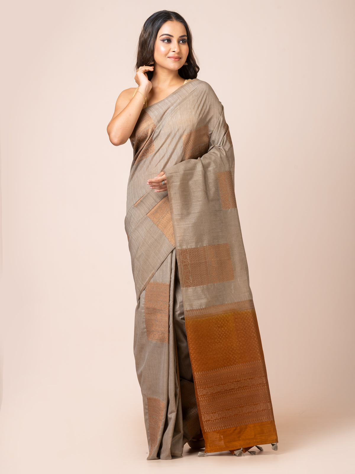 KAVVYA Soft & lighweight GREY color handloom weaving silk saree