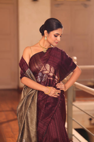 KAVVYA SOFT & LIGHT WEIGHT WINE HANDLOOM WEAVED SAREE WITH BRONZE FLORAL MOTIF ALL OVER THE SAREE WITH CONTRAST OLIVE GREEN PALLU AND BLOUSE