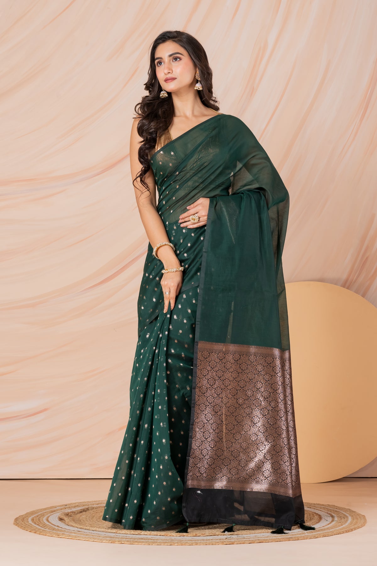 KAVVYA SOFT & LIGHT WEIGHT BOTTLE GREEN HANDLOOM  GOLDEN ZARI WEAVING SAREE IN TUSSAR FABRIC WITH BEAUTIFUL SMALL FLORAL MOTIFS ALLOVER THE SAREE COMES WITH BEAUTIFUL BIG MOTIF IN PALLU