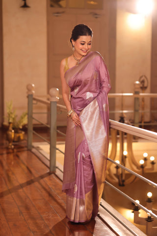 KAVVYA SOFT & LIGHT WEIGHT LAVENDER SILK SAREE WITH BEAUTIFUL PALM TREE MOTIFS ON THE SAREE WITH SMALL ZARI BORDER COMES WITH HEAVY WEAVED BLOUSE