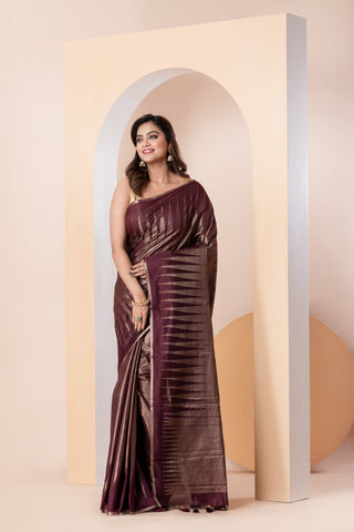 KAVVYA SOFT & LIGHT WEIGHT WINE HANDLOOM SILK GOLDEN ZARI WEAVING SAREE IN TUSSAR FABRIC WITH BEAUTIFUL GEOMETRIC DESIGN ALLOVER THE SAREE COMES WITH BEAUTIFUL WINE HEAVY WEAVING BLOUSE