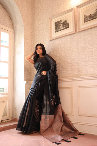 KAVVYA SOFT & LIGHT WEIGHT HANDLOOM WEAVED BLACK TUSSAR SAREE WITH BEAUTIFUL BIG FLORAL MOTIFS ALLOVER COMES WITH BROWN PALLU AND BLOUSE