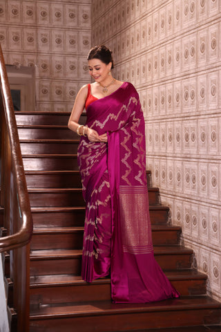 KAVVYA SOFT & LIGHT WEIGHT WINE CRAPE SAREE WITH ALL OVER GOLDEN ZARI WEAVING COMES WITH SATIN BORDER AND BEAUTIFUL ZARI WEAVED BLOUSE