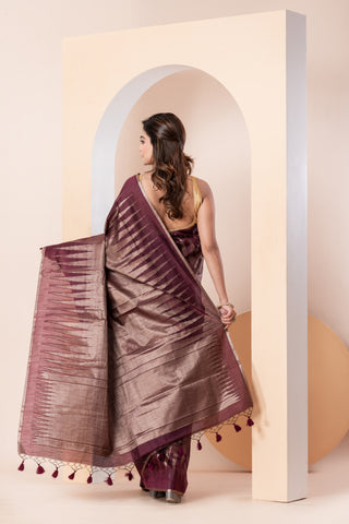 KAVVYA SOFT & LIGHT WEIGHT WINE HANDLOOM SILK GOLDEN ZARI WEAVING SAREE IN TUSSAR FABRIC WITH BEAUTIFUL GEOMETRIC DESIGN ALLOVER THE SAREE COMES WITH BEAUTIFUL WINE HEAVY WEAVING BLOUSE