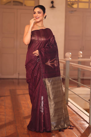 KAVVYA SOFT & LIGHT WEIGHT WINE HANDLOOM WEAVED SAREE WITH BRONZE FLORAL MOTIF ALL OVER THE SAREE WITH CONTRAST OLIVE GREEN PALLU AND BLOUSE