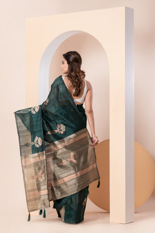 KAVVYA SOFT & LIGHT WEIGHT DARK GREEN HANDLOON WEAVING TUSSAR SAREE WITH BEAUTIFUL BIG FLORAL MOTIFS IN SILVER ZARI WITH CONTRAST PALLU AND BLOUSE