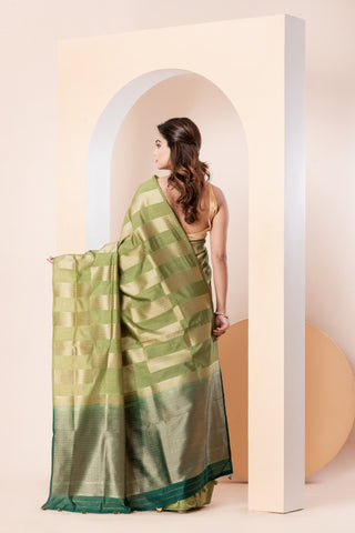 KAVVYA SOFT AND LIGHTWEIGHT GREY COLOUR HANDLOOM SAREE