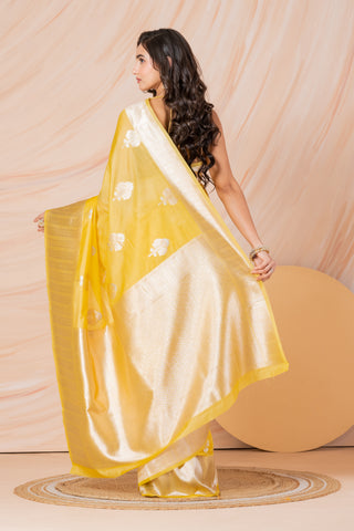 KAVVYA SOFT & LIGHT WEIGHT YELLOW SILK SAREE WITH BEAUTIFUL PALM TREE MOTIFS ON THE SAREE WITH SMALL TEMPLE BORDER
