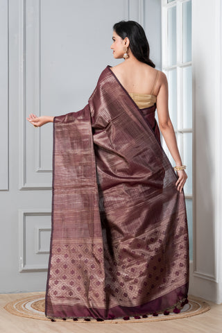 KAVVYA SOFT & LIGHT WEIGHT WINE HANDLOOM SILK GOLDEN ZARI WEAVING SAREE IN TUSSAR FABRIC WITH BEAUTIFUL GEOMETRIC DESIGN ALLOVER THE SAREE COMES WITH BEAUTIFUL WINE HEAVY WEAVING BLOUSE