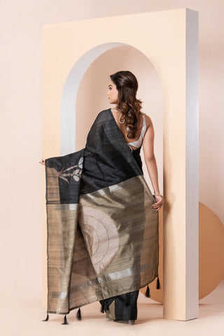 KAVVYA SOFT & LIGHT WEIGHT BOTTLE GREEN HANDLOOM WEAVED SAREE WITH BRONZE FLORAL MOTIF ALL OVER THE SAREE WITH CONTRAST OLIVE GREEN PALLU AND BLOUSE