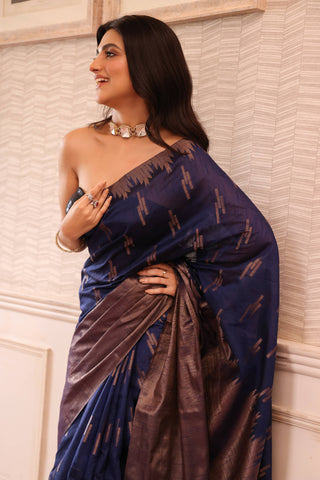 KAVVYA SOFT & LIGHT WEIGHT NEVY BLUE HANDLOOM SAREE WITH BIG TEMPLE DESIGN BORDER AND SMALL GEOMETRIC MOTIFS IN THE BODY COMES WITH SAME COLOUR HEAVY WEAVED BLOUSE