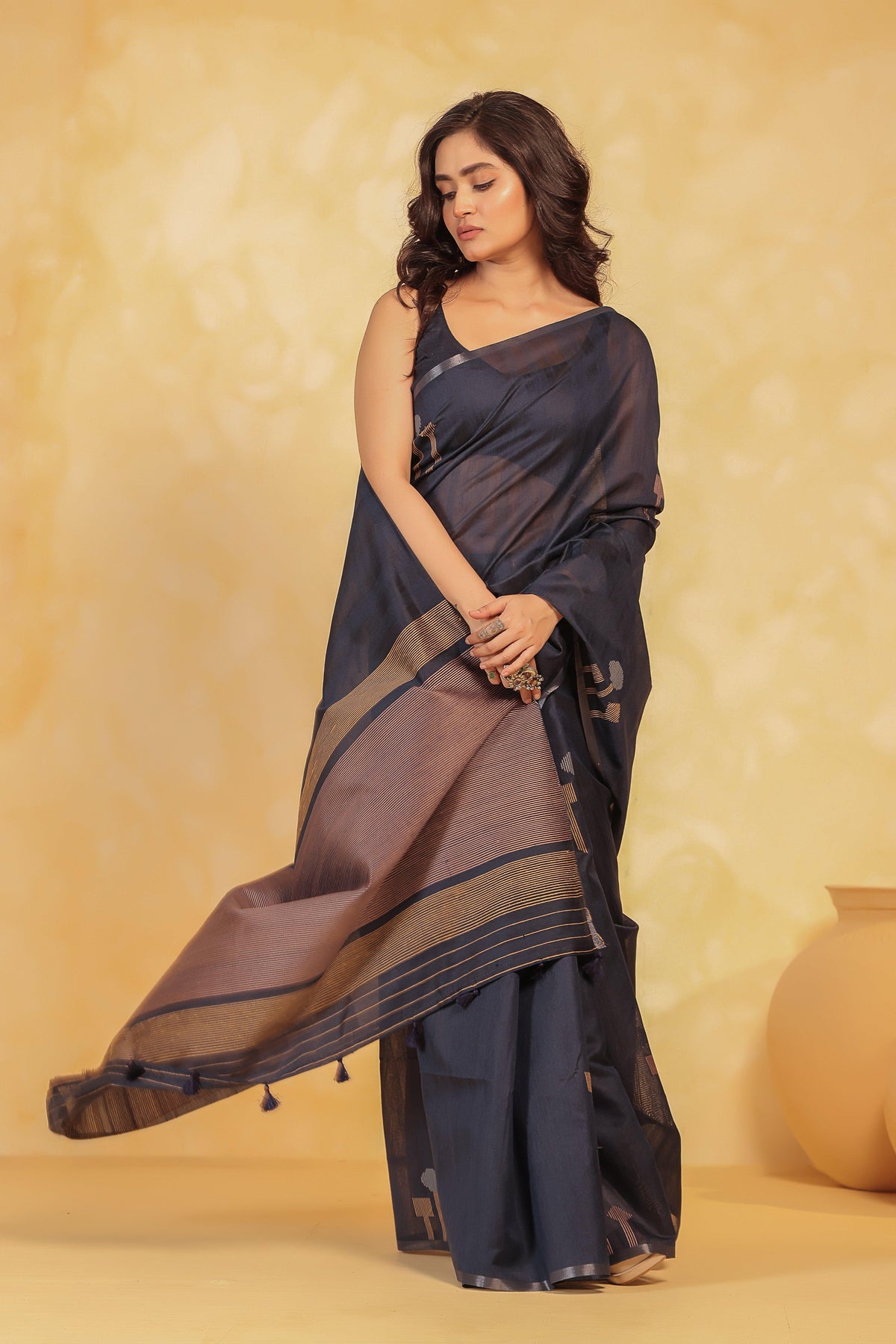 KAVVYA soft & lightweight navy blue color benarasi handloom saree - KAVVYA 